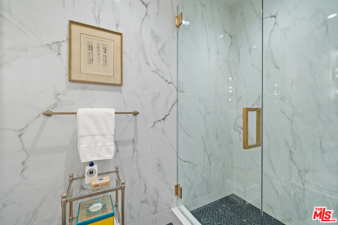 10375 Wilshire Blvd Unit: 9HK