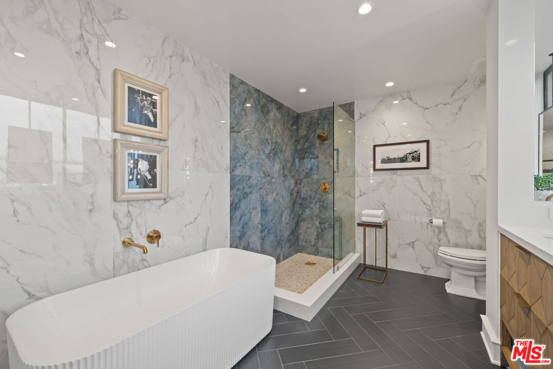 10375 Wilshire Blvd Unit: 9HK