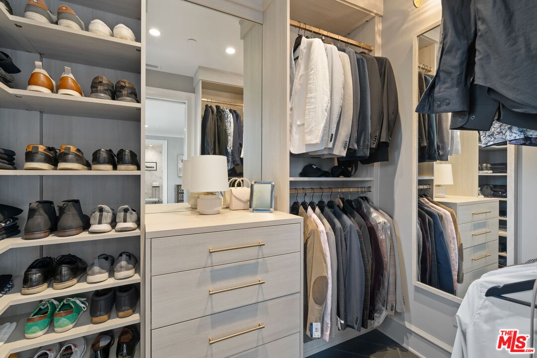 10375 Wilshire Blvd Unit: 9HK