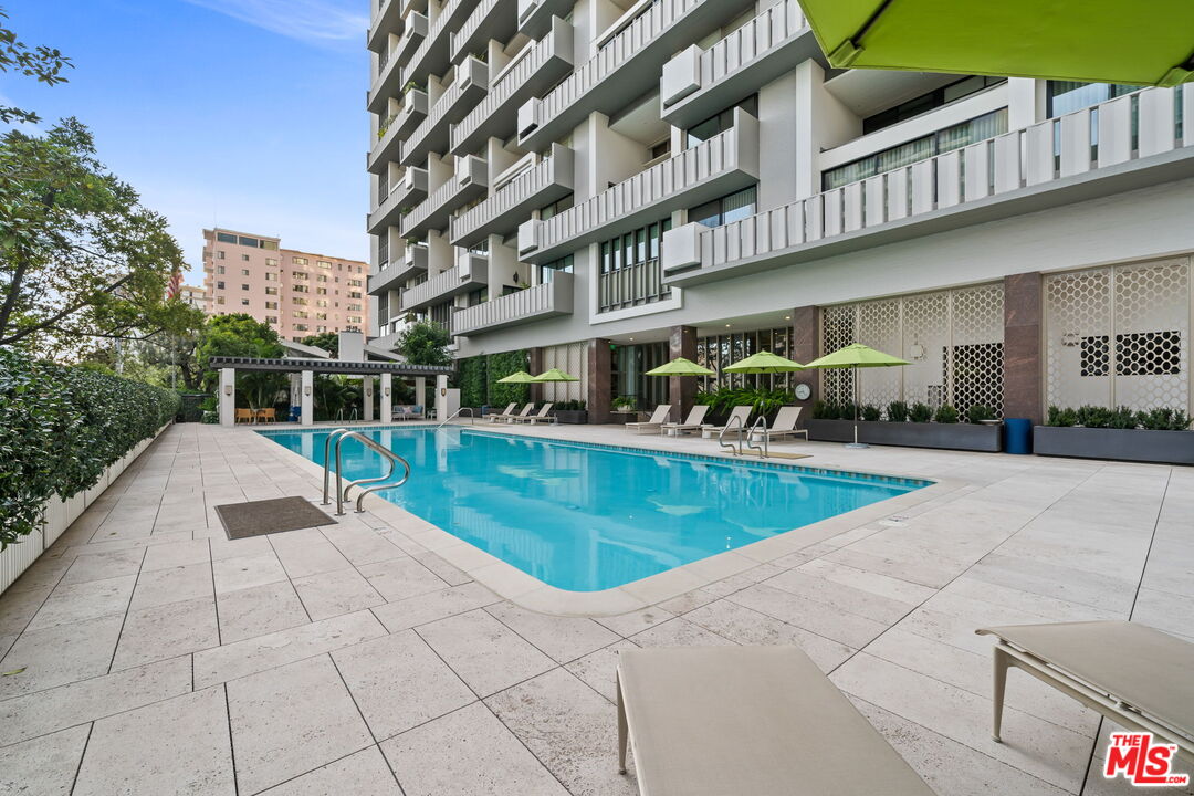 10375 Wilshire Blvd Unit: 9HK