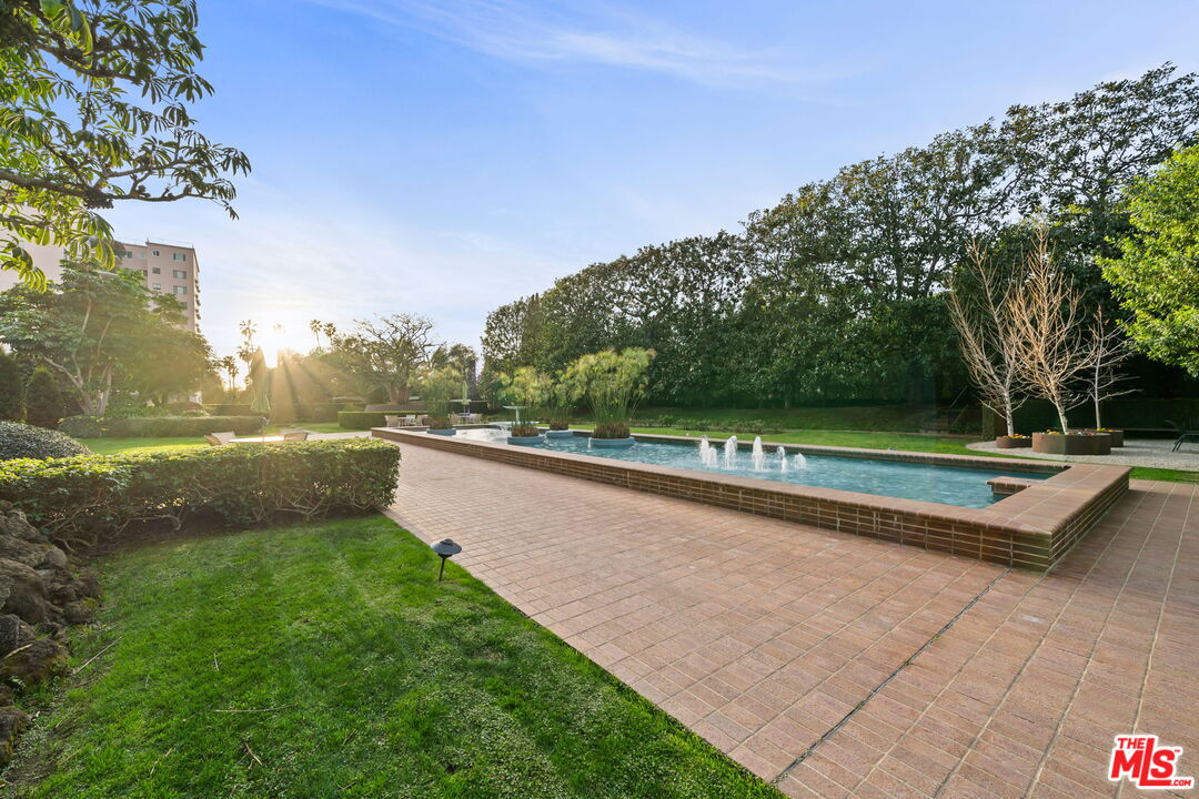 10375 Wilshire Blvd Unit: 9HK