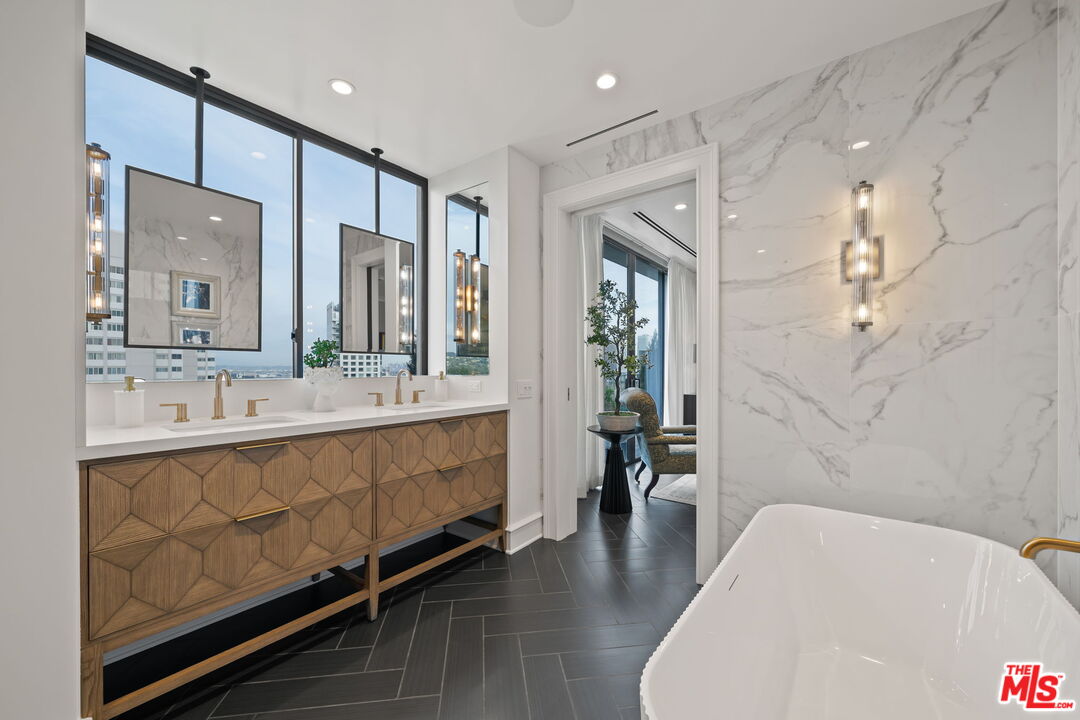 10375 Wilshire Blvd Unit: 9HK