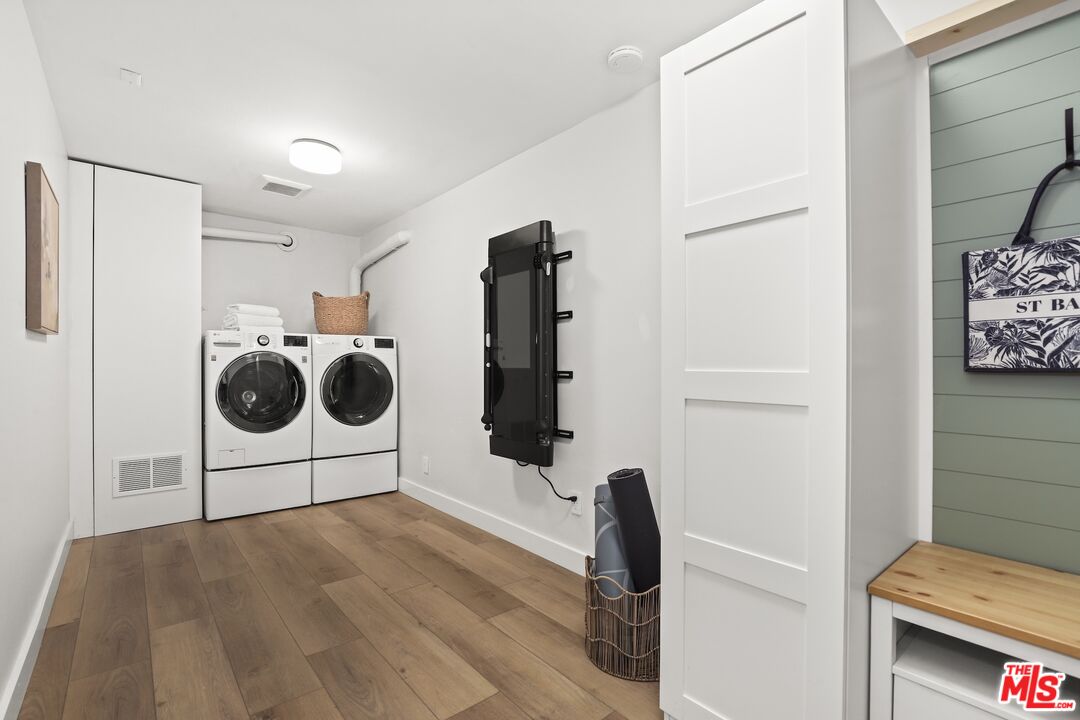 1049 16th St Unit: 5