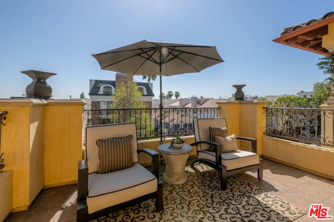 10617 EASTBORNE AVE Unit: PH2