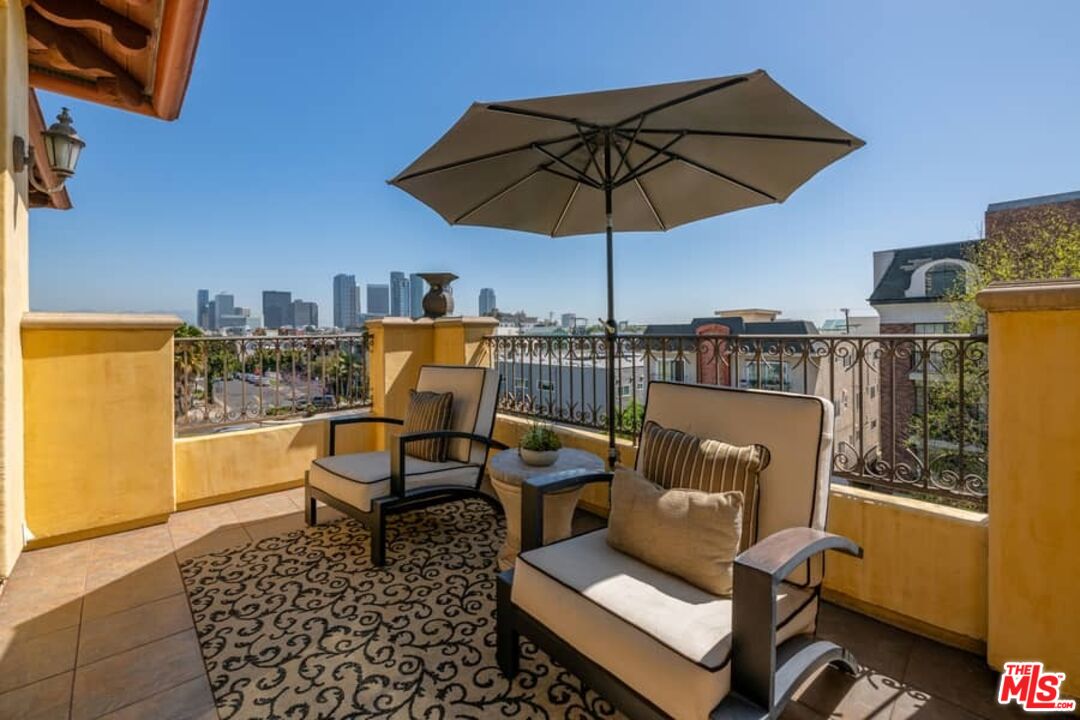 10617 EASTBORNE AVE Unit: PH2