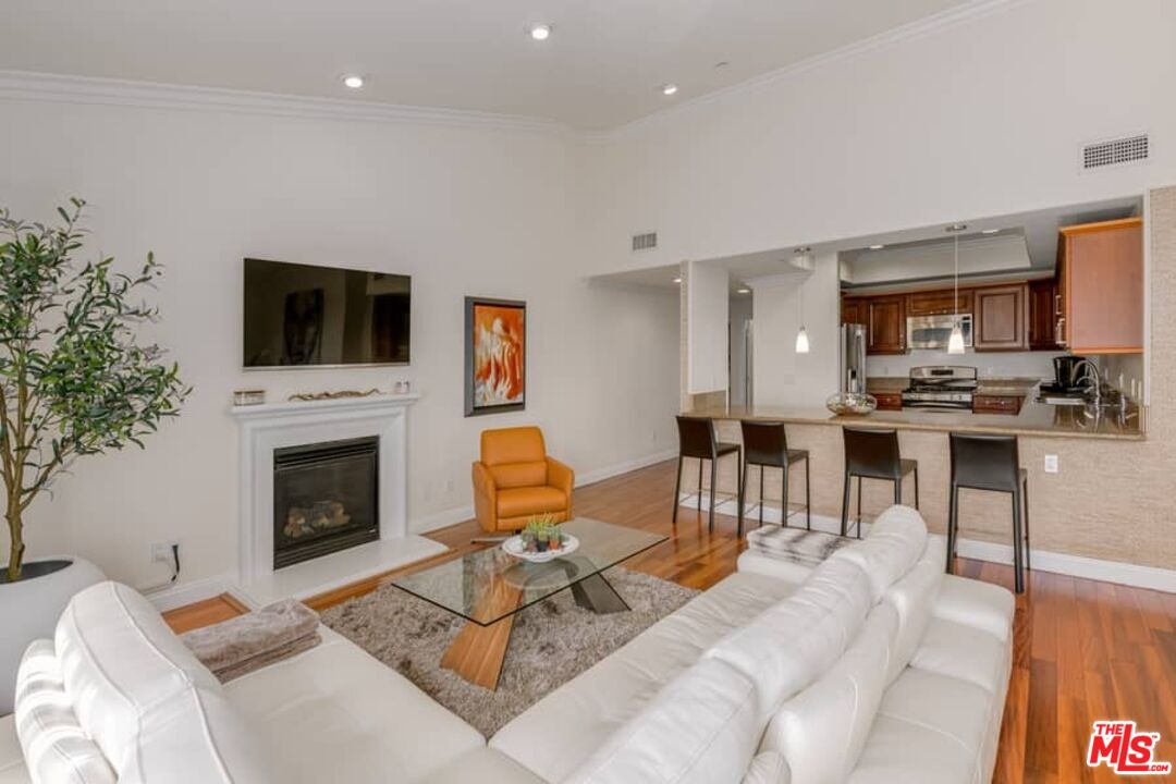 10617 EASTBORNE AVE Unit: PH2