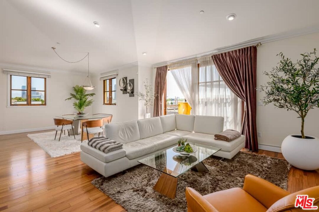 10617 EASTBORNE AVE Unit: PH2