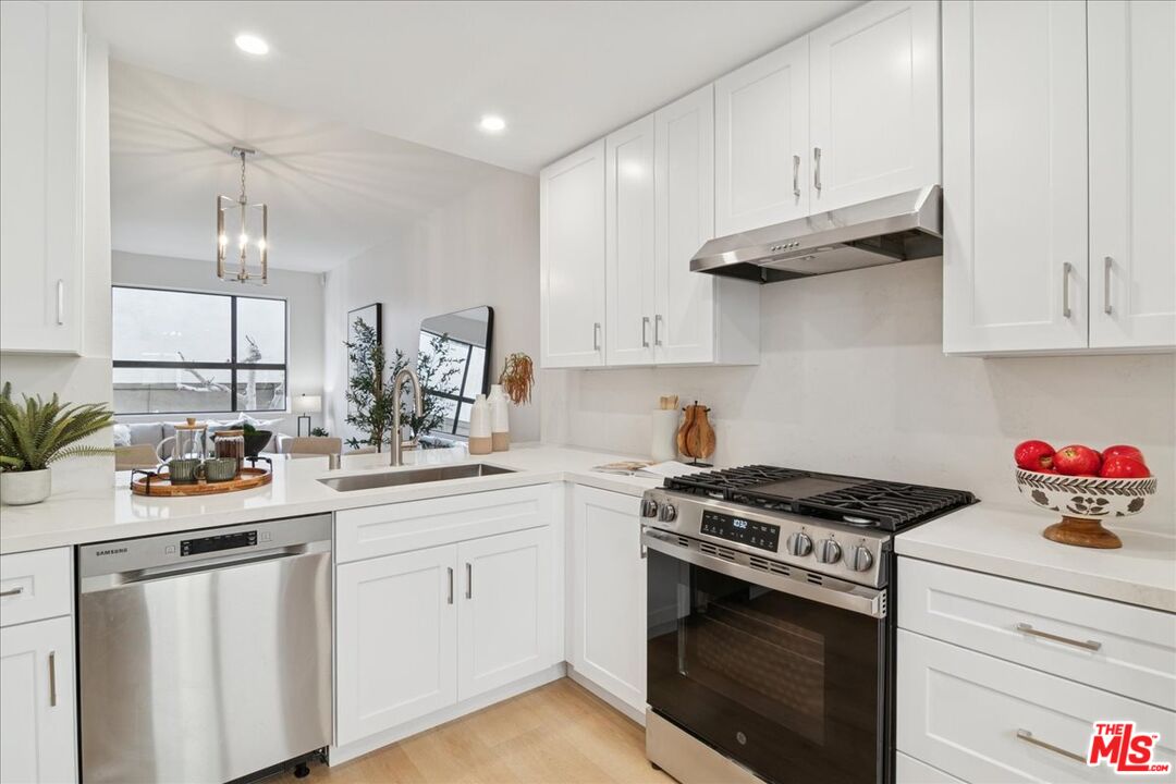 1830 Colby Ave Unit: 2