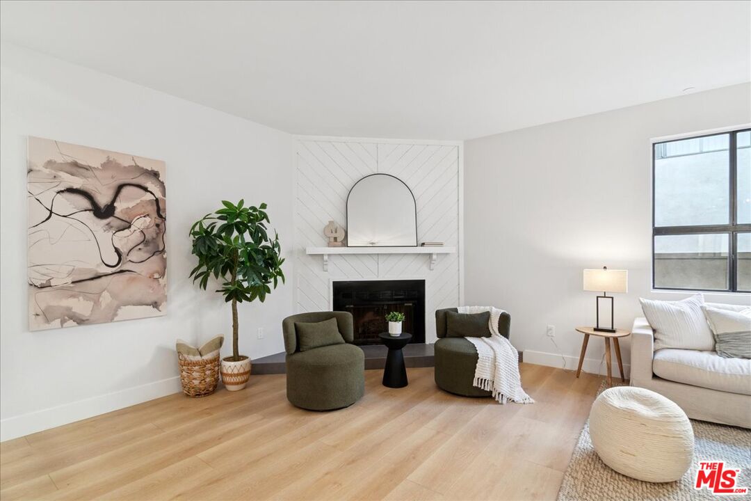 1830 Colby Ave Unit: 2