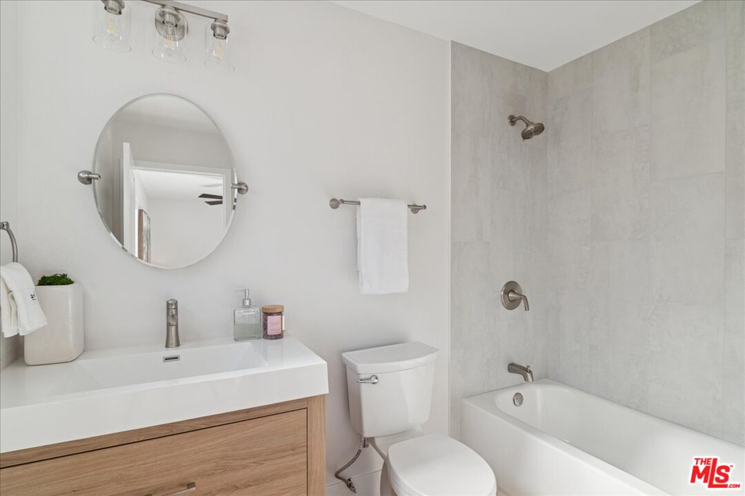 1830 Colby Ave Unit: 2