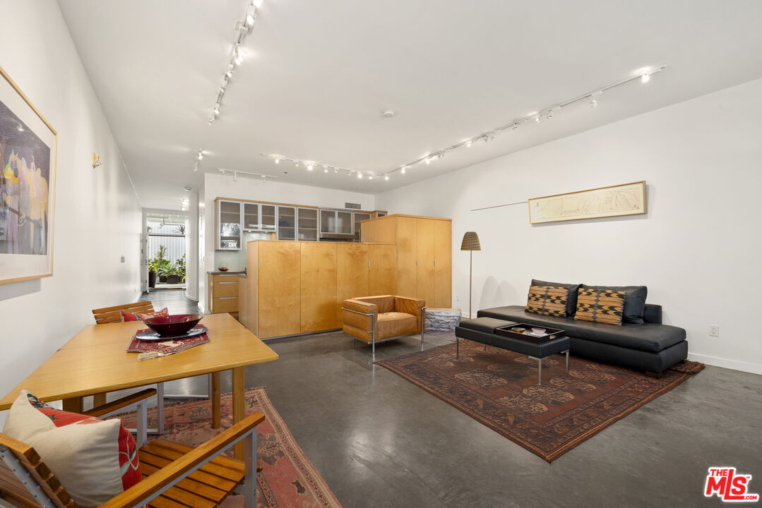615 Hampton Dr Unit: B104