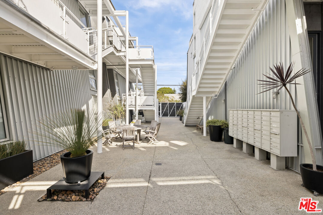 615 Hampton Dr Unit: B104