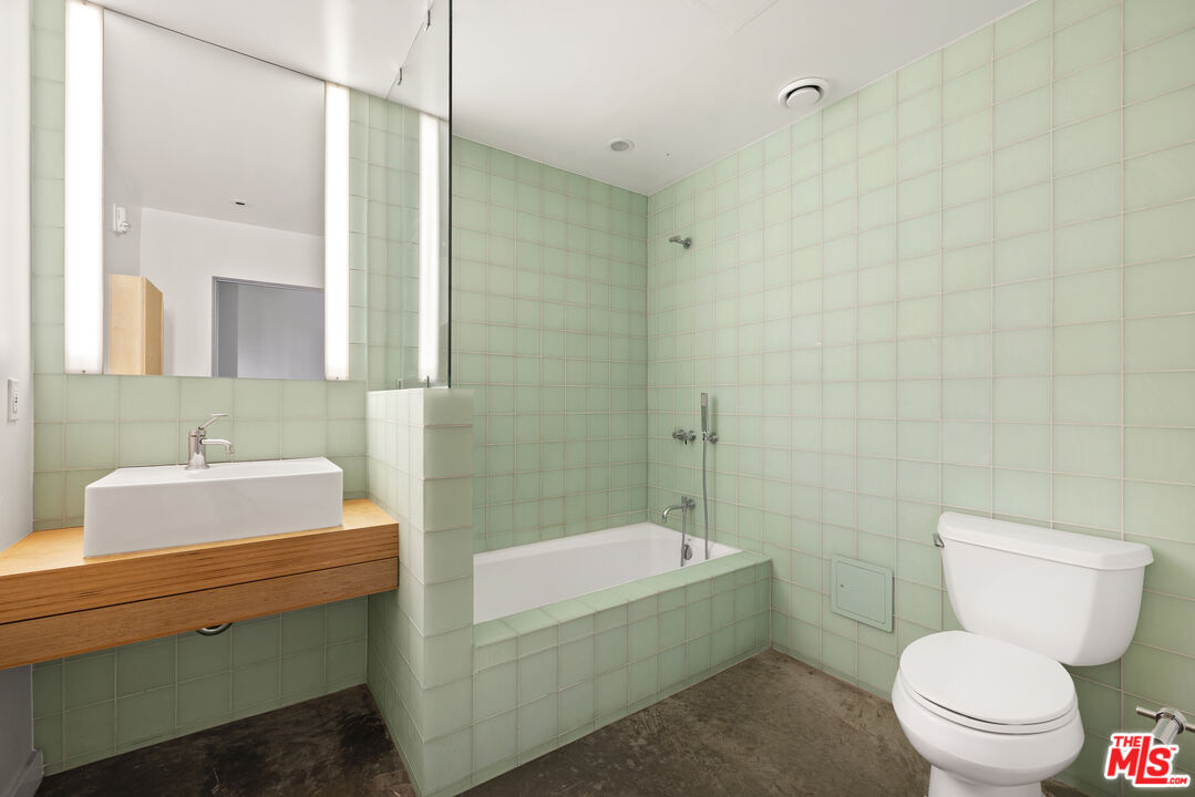 615 Hampton Dr Unit: B104