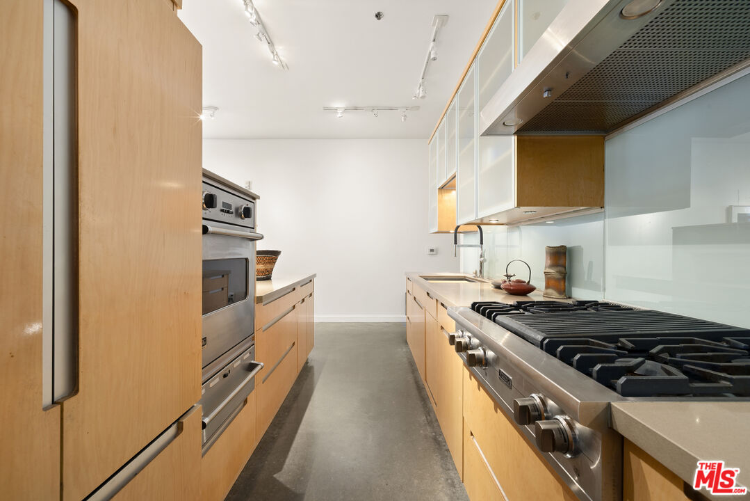 615 Hampton Dr Unit: B104