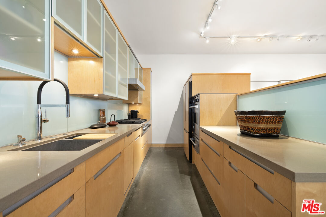 615 Hampton Dr Unit: B104