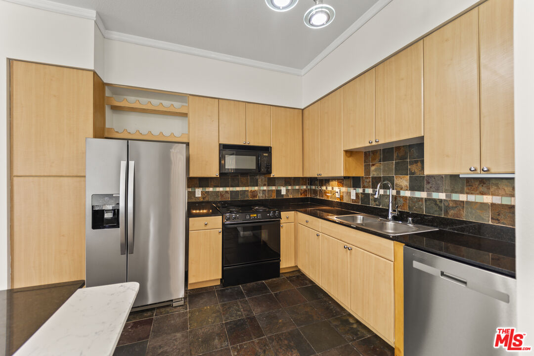 388 E Ocean Blvd Unit: 304