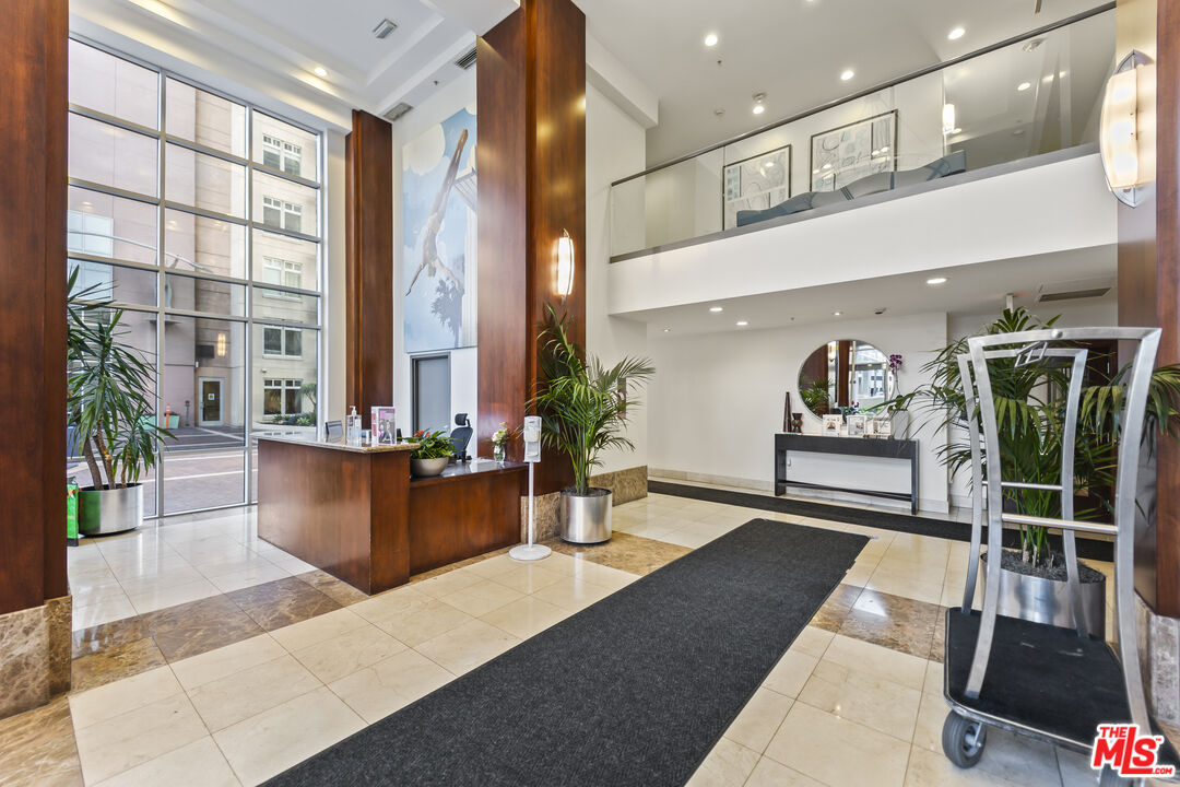 388 E Ocean Blvd Unit: 304