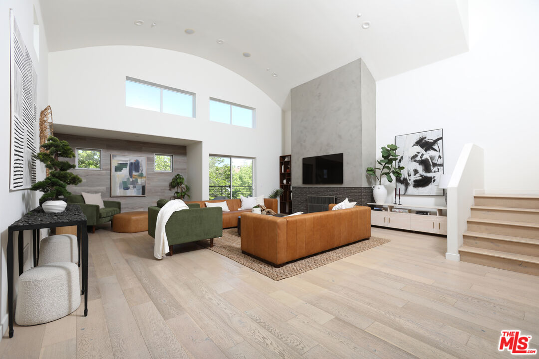 1212 Ocean Park Blvd Unit: 16