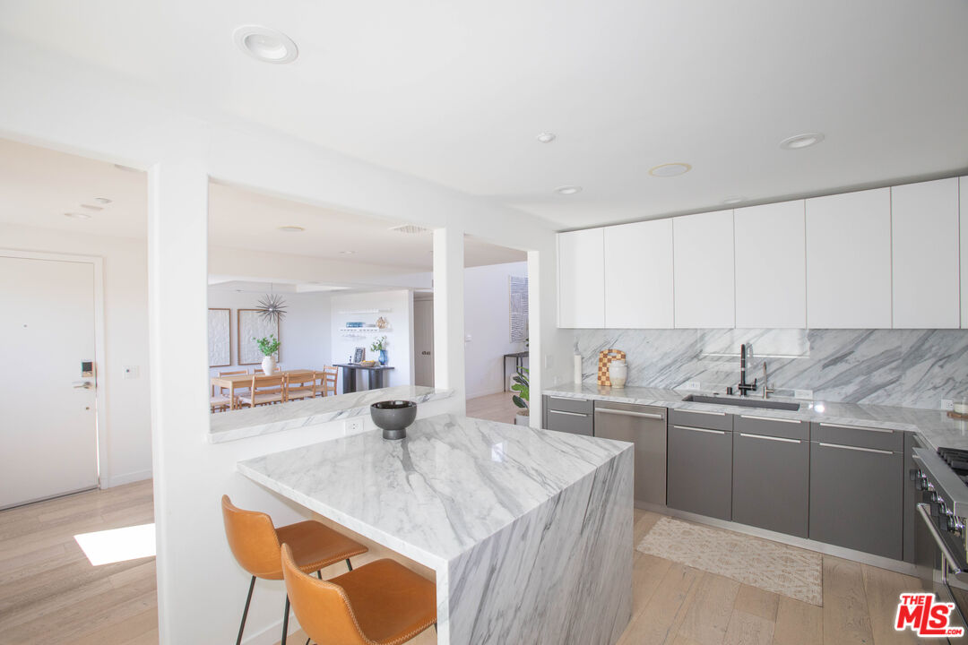 1212 Ocean Park Blvd Unit: 16