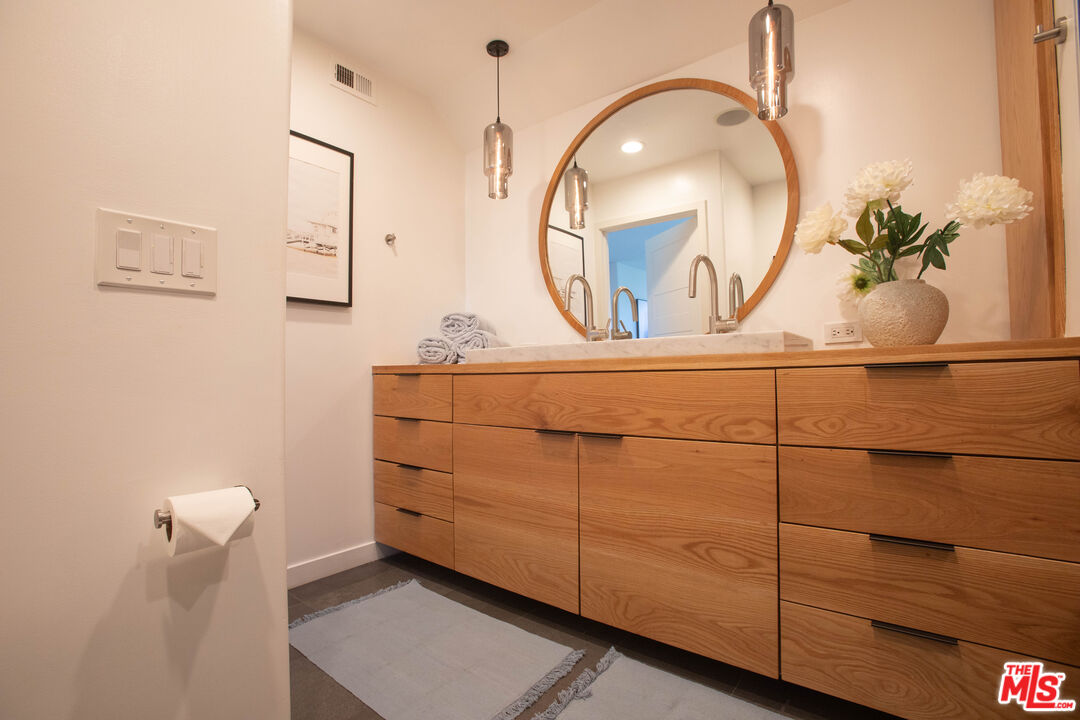 1212 Ocean Park Blvd Unit: 16