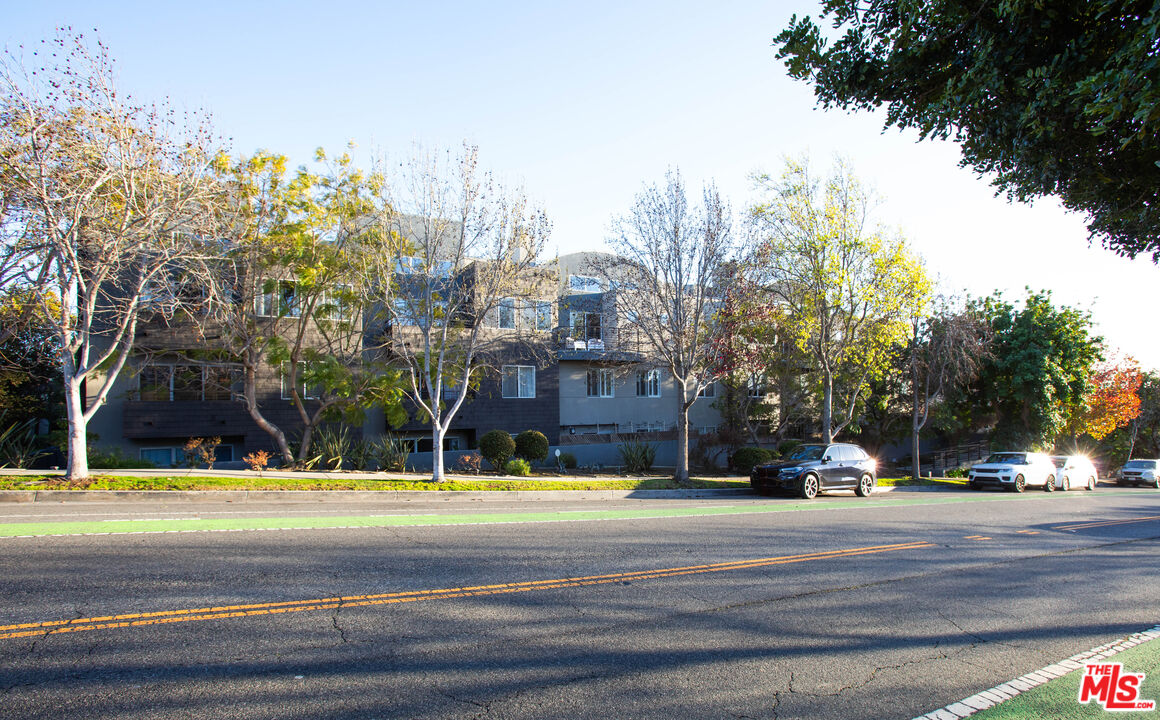 1212 Ocean Park Blvd Unit: 16