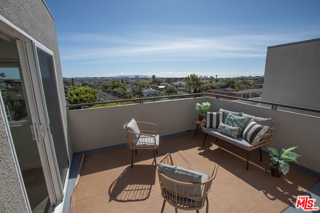 1212 Ocean Park Blvd Unit: 16