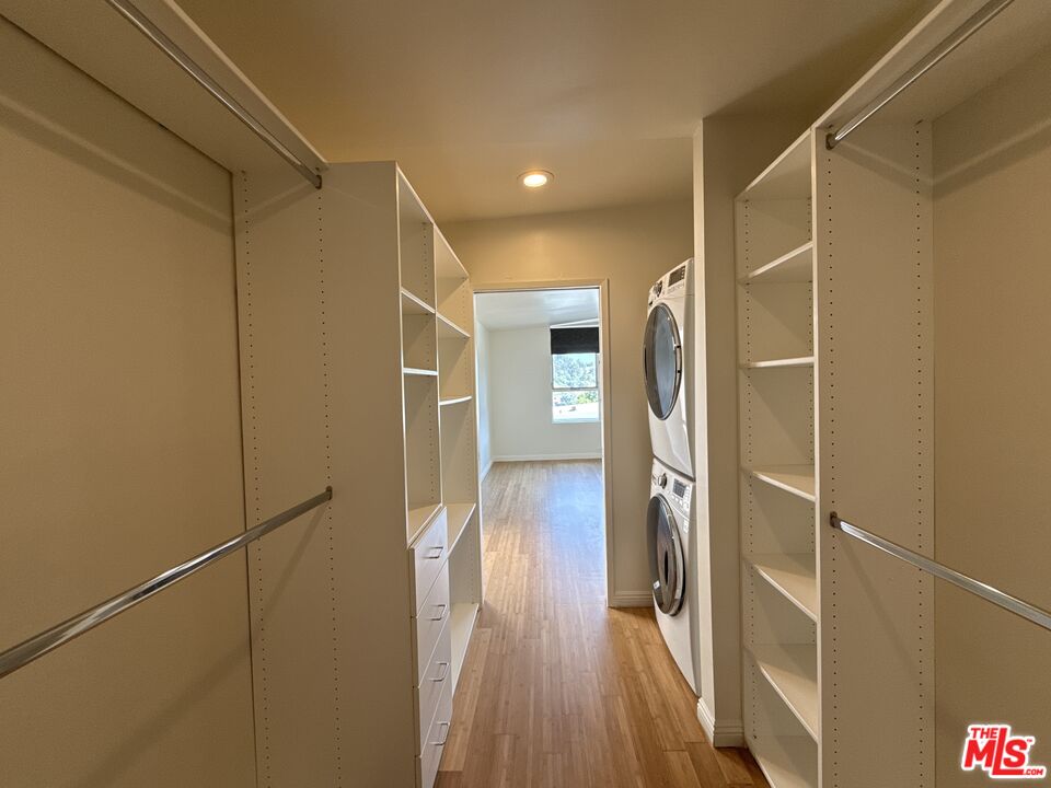 2243 Silver Ridge Ave