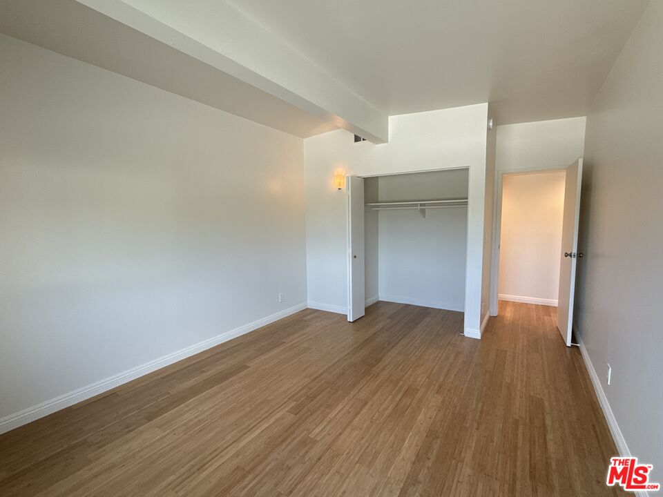 2243 Silver Ridge Ave