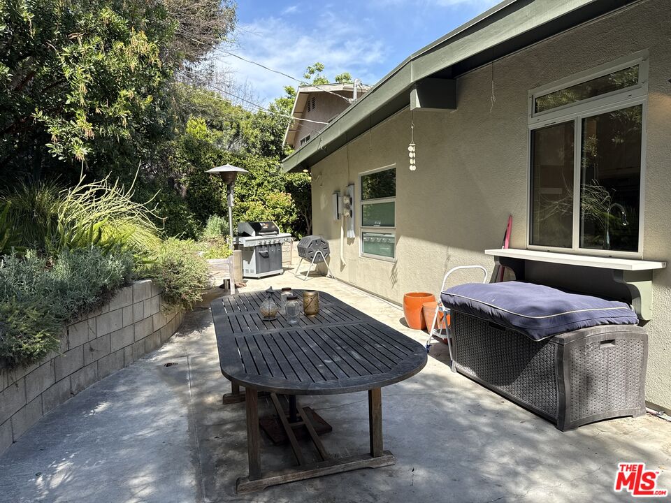 2243 Silver Ridge Ave