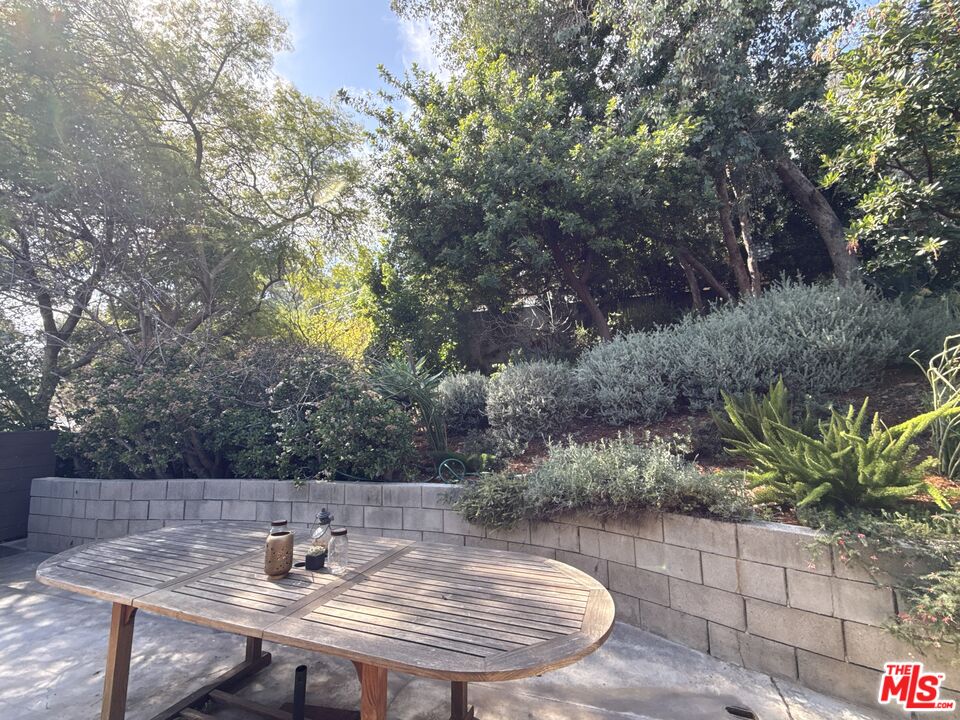 2243 Silver Ridge Ave