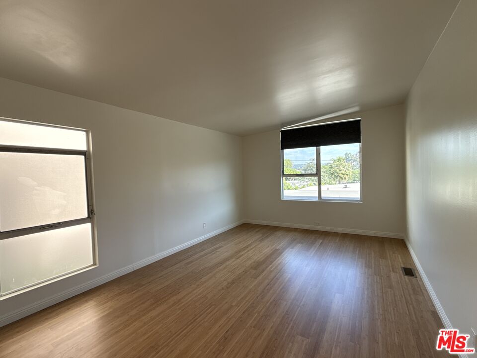 2243 Silver Ridge Ave