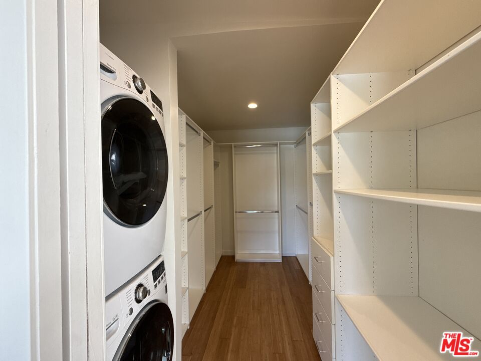 2243 Silver Ridge Ave