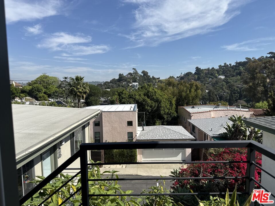 2243 Silver Ridge Ave