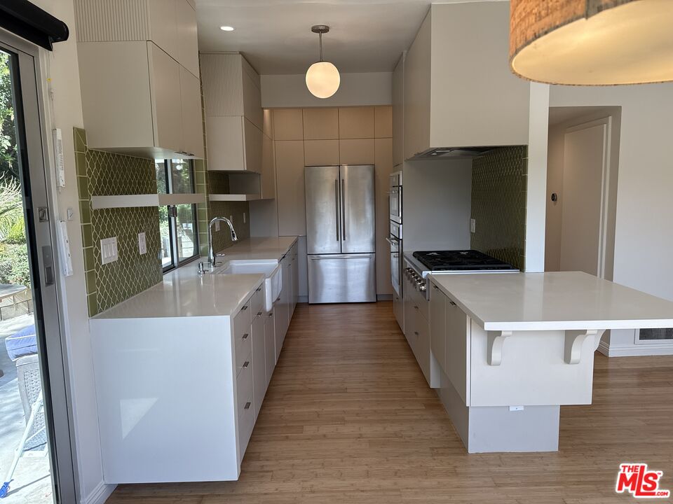 2243 Silver Ridge Ave