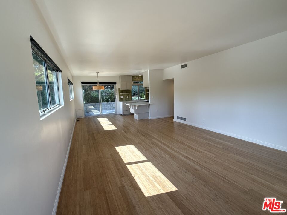 2243 Silver Ridge Ave