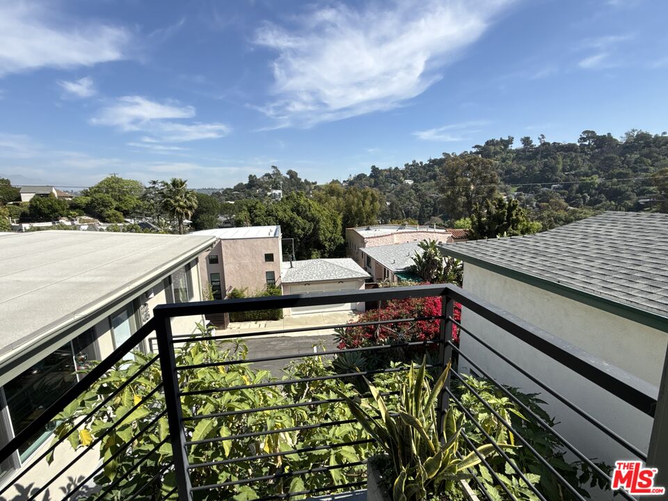 2243 Silver Ridge Ave