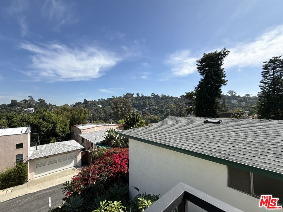 2243 Silver Ridge Ave