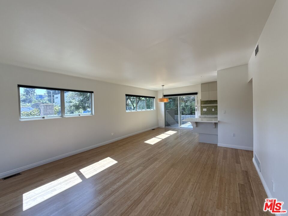 2243 Silver Ridge Ave