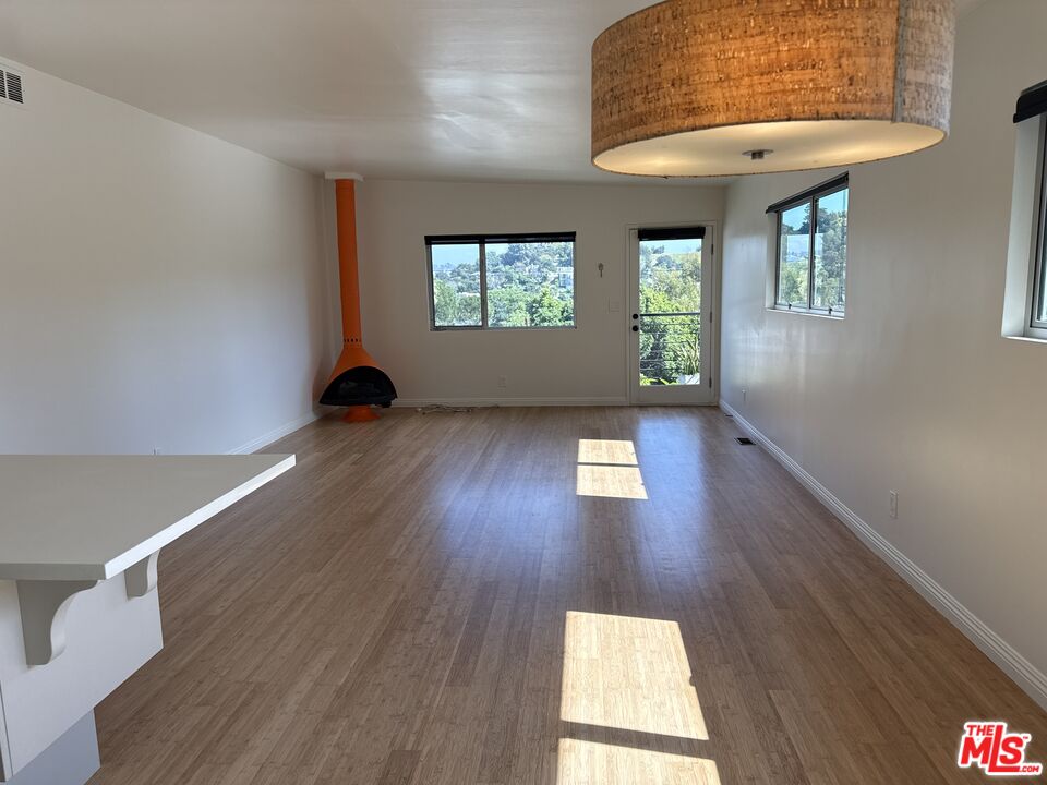 2243 Silver Ridge Ave