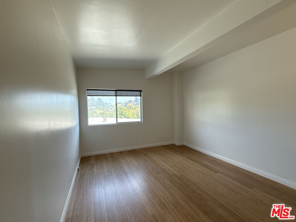 2243 Silver Ridge Ave