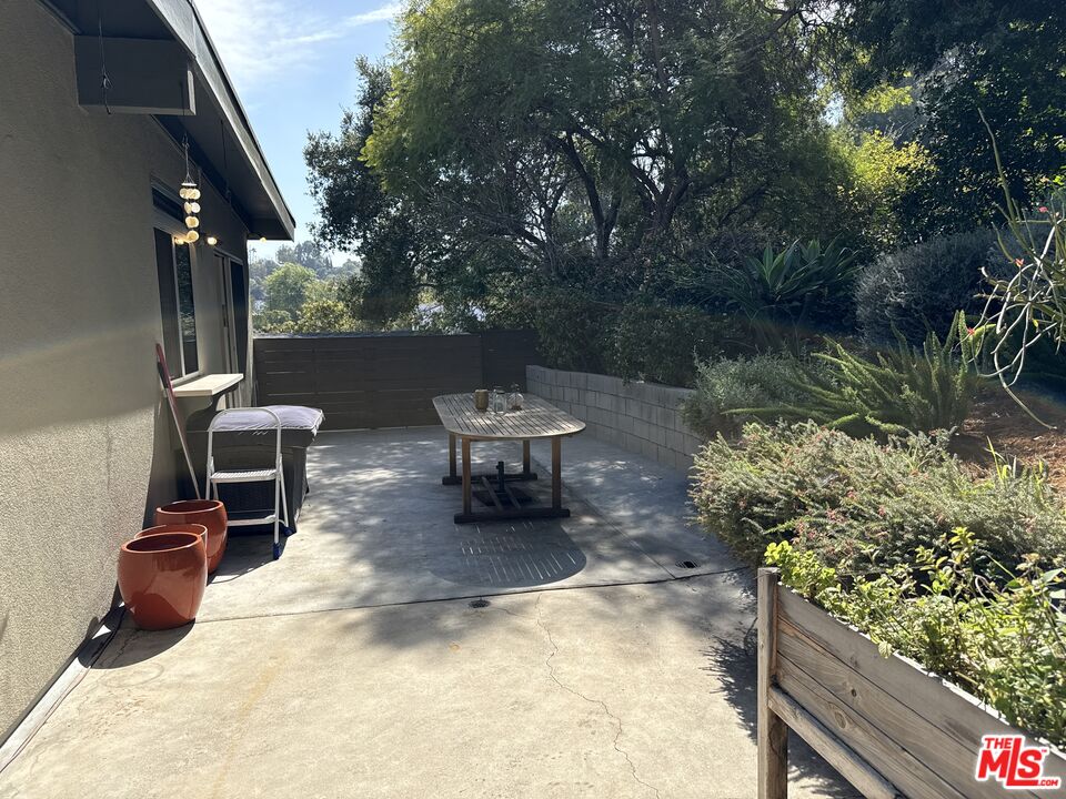 2243 Silver Ridge Ave