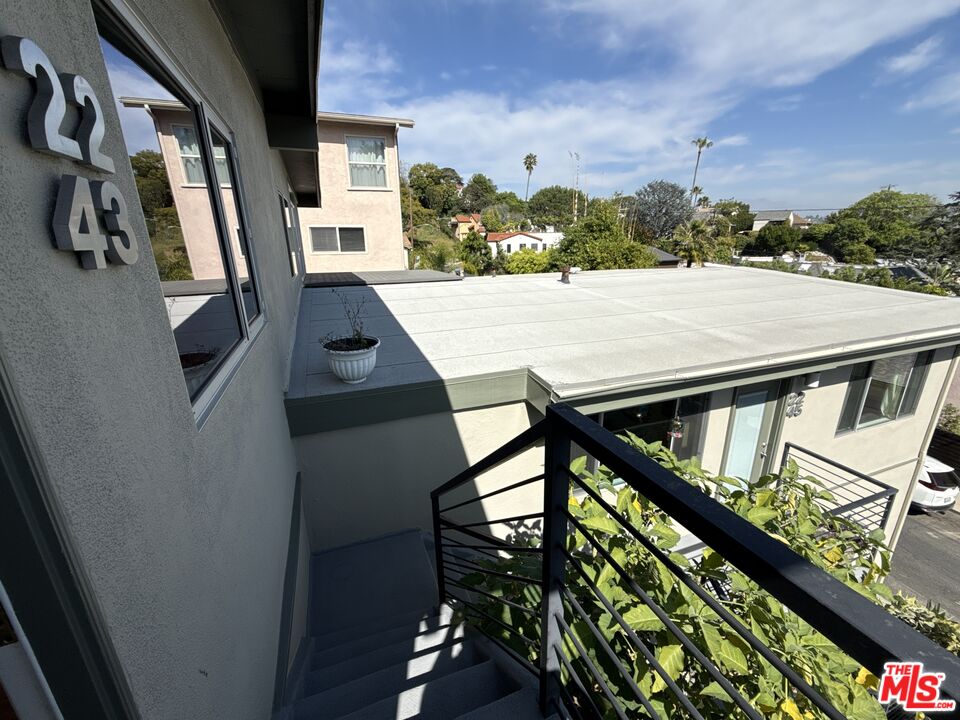 2243 Silver Ridge Ave