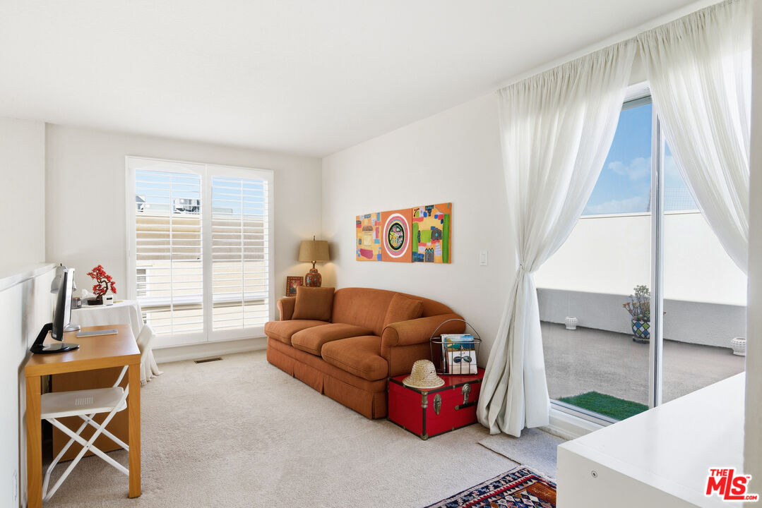 1164 Wellesley Ave Unit: 301