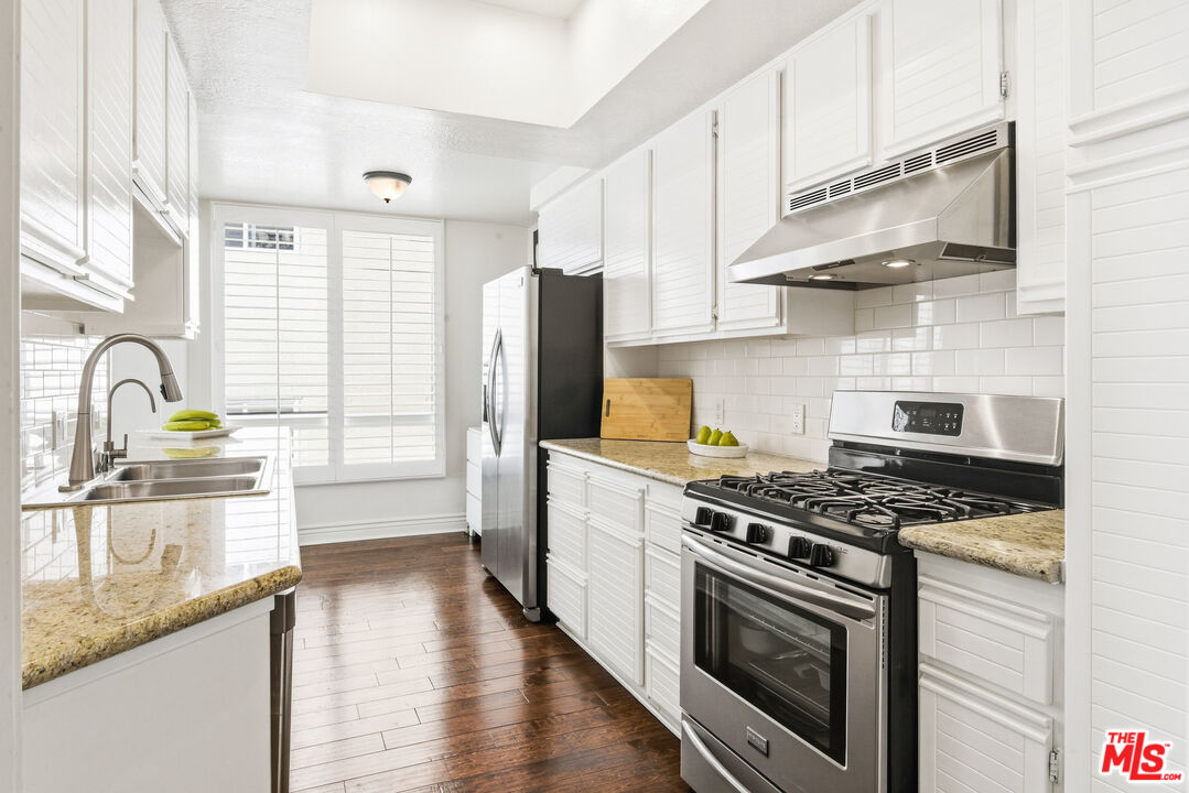 1164 Wellesley Ave Unit: 301