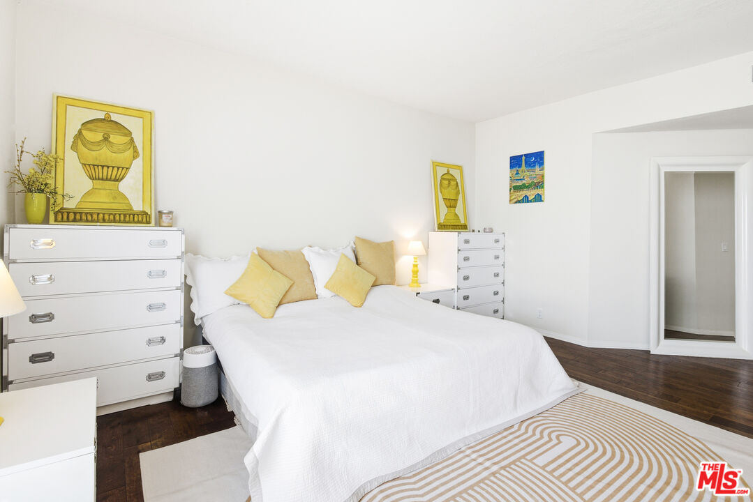 1164 Wellesley Ave Unit: 301