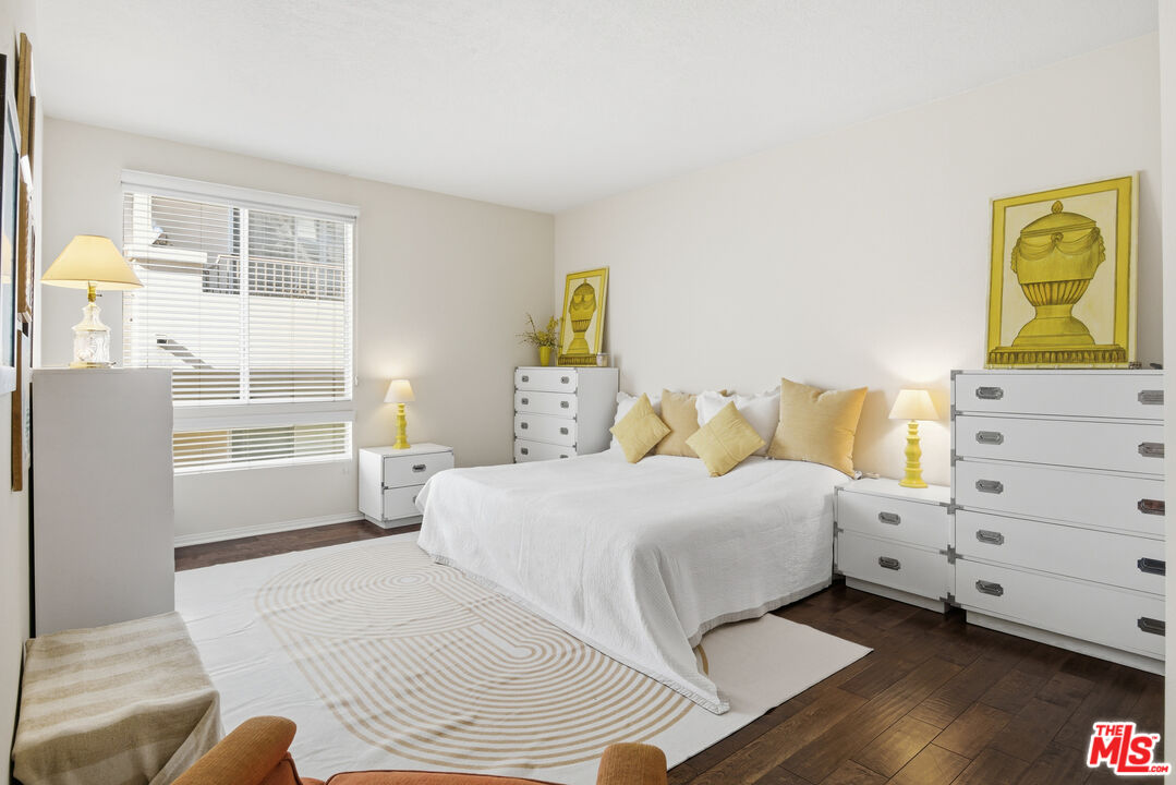 1164 Wellesley Ave Unit: 301