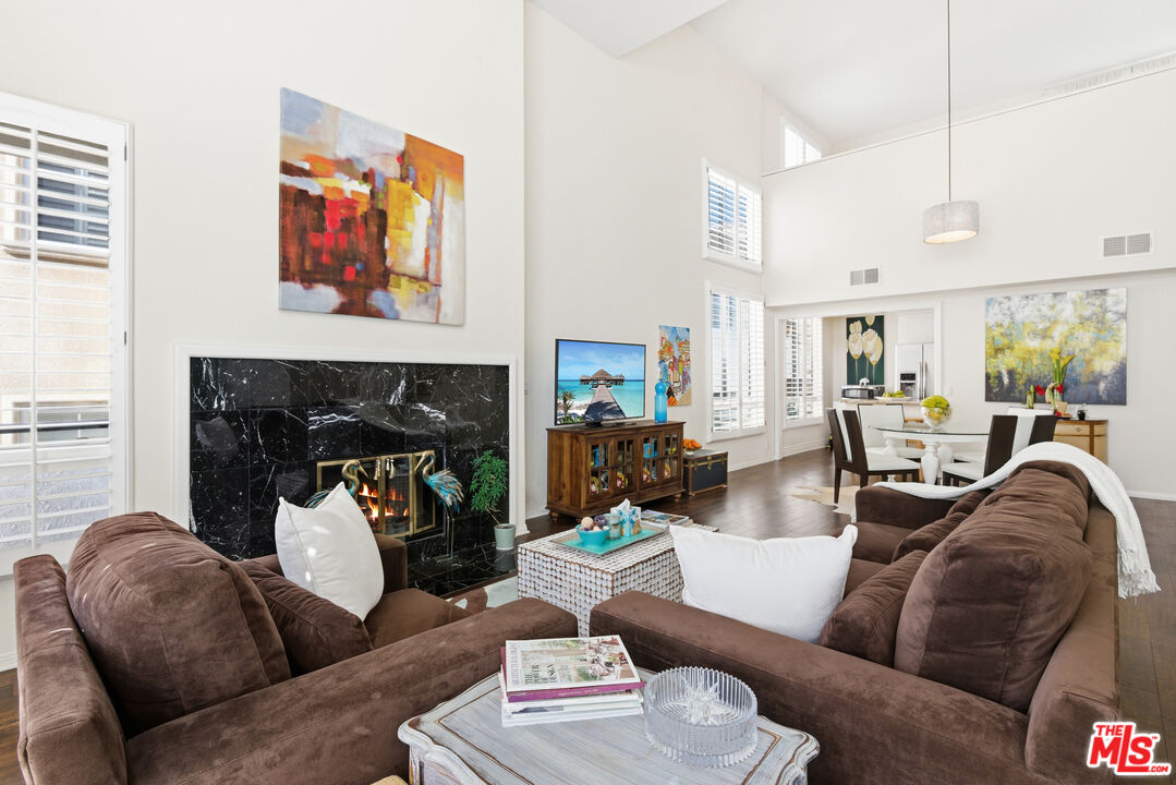 1164 Wellesley Ave Unit: 301