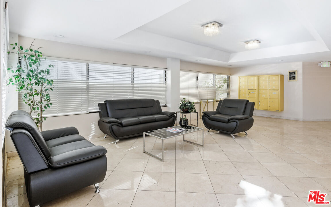 1164 Wellesley Ave Unit: 301