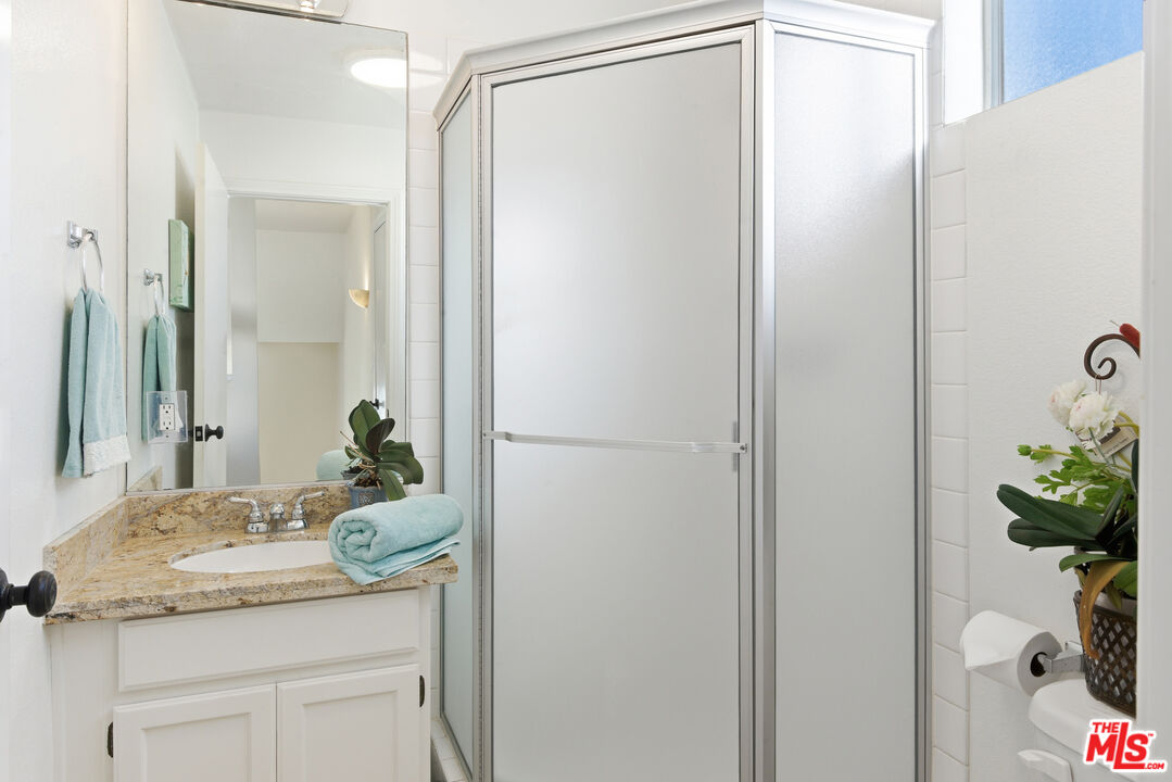 1164 Wellesley Ave Unit: 301