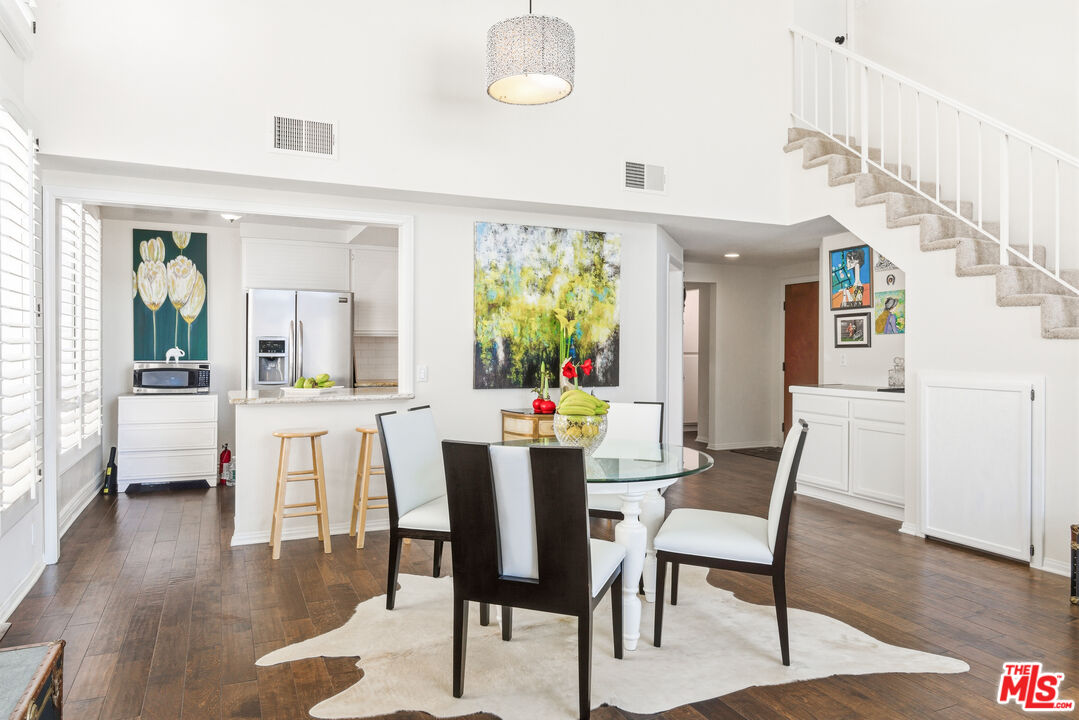 1164 Wellesley Ave Unit: 301